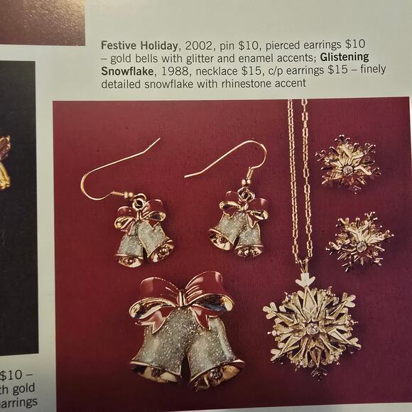 Avon 1988 Glistening Snowflake Earrings In Box Gold Tone Christmas Holiday - Picture 2 of 7